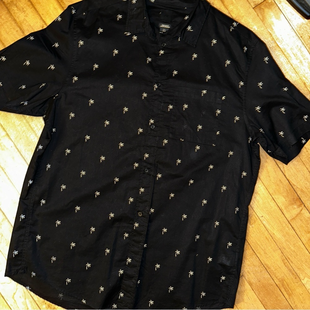 H&M Short Sleeve Button Up - Large